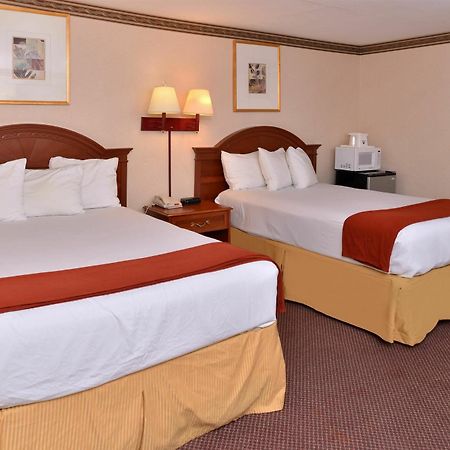 Americas Best Value Inn & Suites Wolcott エクステリア 写真