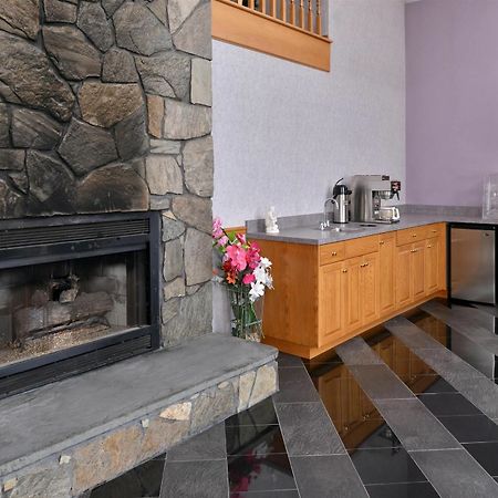 Americas Best Value Inn & Suites Wolcott エクステリア 写真