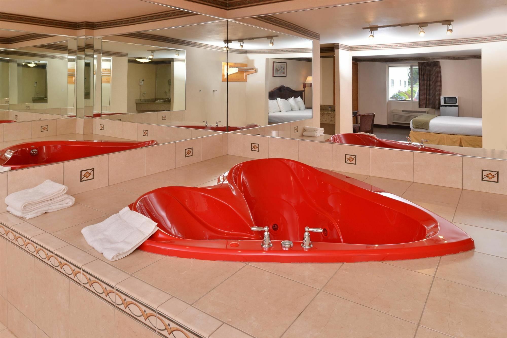 Americas Best Value Inn & Suites Wolcott エクステリア 写真